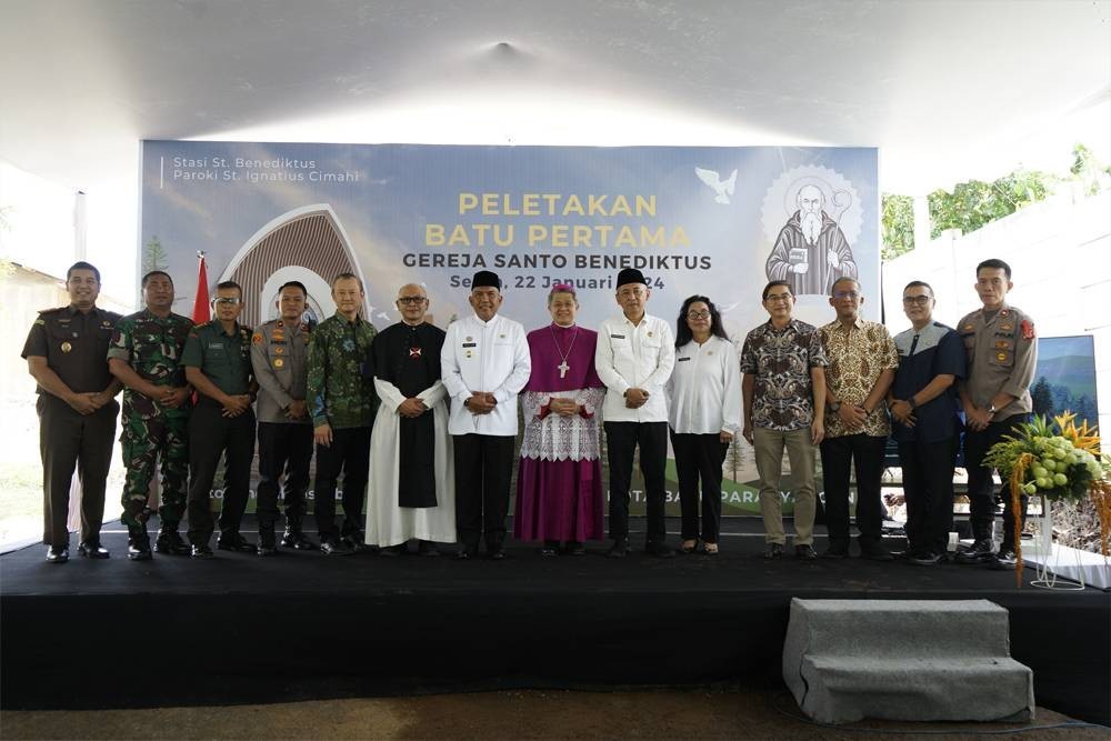 Pj Bupati Bandung Barat Lakukan Peletakan Batu Pertama Pembangunan Gereja Santo Benediktus